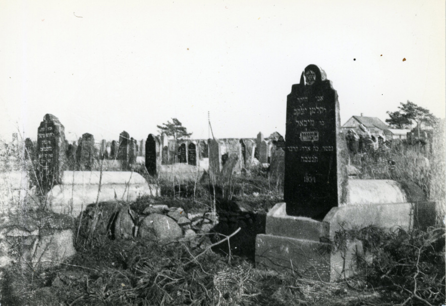 Ukmergės žydų kapinių likimas – malė paminklus, o jų vietoje sodino bulves