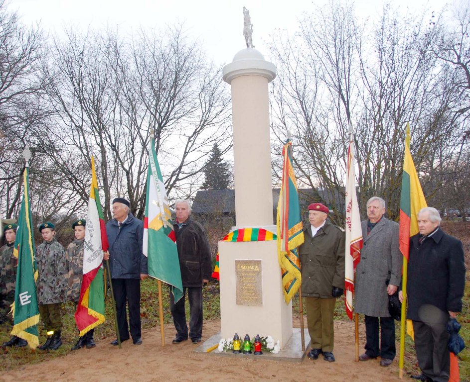 Laisvės kovotojų atminimui pastatytas obeliskas