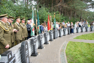 Memorialui vietą parinko pats Didžiosios Kovos apygardos partizanų parko įkūrėjas – monsinjoras a. a. Alfonsas Svarinskas. Gedimino Nemunaičio nuotr.