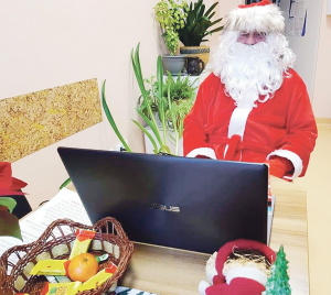 Šventinę nuotaiką virtualiame susitikime padėjo sukurti Kalėdų Senelis.