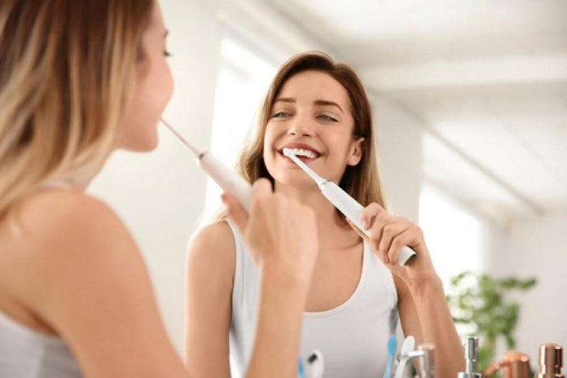 6 priežastys, kodėl verta įsigyti elektrinį dantų šepetėlį