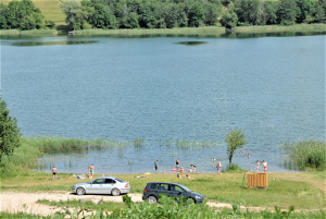 Naujausia ukmergiškių maudynėms skirta vieta – prie Žirnajų ežero.  Gedimino Nemunaičio nuotr.
