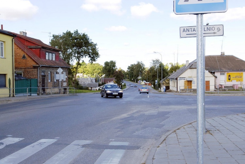 Ne tik Antakalnio ir Vilniaus gatvių sankryžoje atsiras saugumo salelė. Gedimino Nemunaičio nuotr.