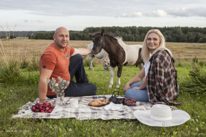 Šeimos albumo nuotr. Edita ir Gražvydas Tuomai mėgaujasi gyvenimu kaime.