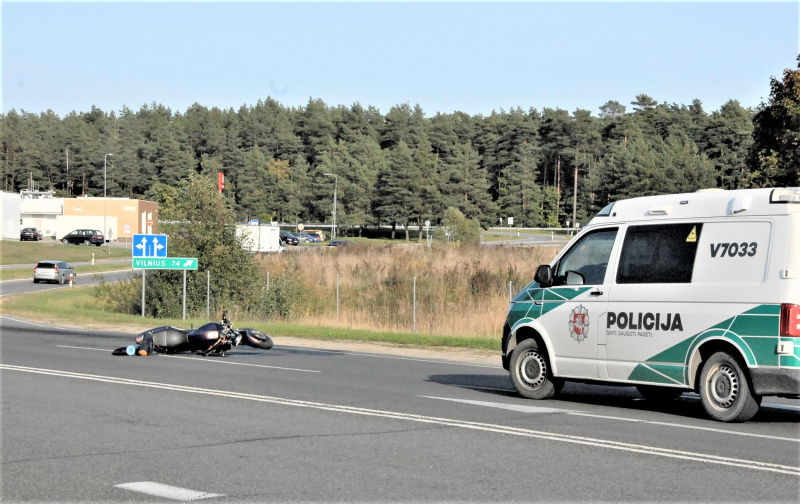 Avarijoje nukentėjo motociklininkas