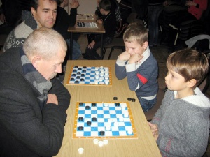 Jonavoje vyko komandinis šeimų šaškių turnyras