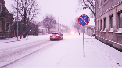 Kelininkai tvirtina žiemai pasiruošę, bet vairuotojai ją sutiko su keiksmais