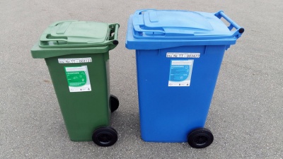 Bus dalinami pakuočių atliekų surinkimo konteineriai