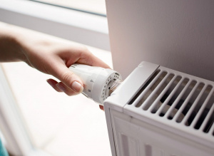 ukmerge.lt nuotr. Daugumos daugiabučių namų šilumos punktuose esantys įrenginiai nustatyti taip, kad, esant plius 8-ių laipsnių temperatūrai, šildymas nebetiekiamas.