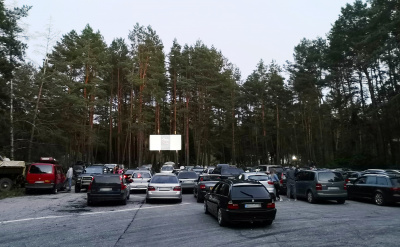 Kino seansą perkėlė į mišką