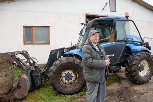 Vladas Lapukas kasdien darbuojasi savo fermoje. Gedimino Nemunaičio nuotr.