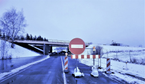 Gedimino Nemunaičio nuotr. Dėl remonto darbų viadukas uždarytas.