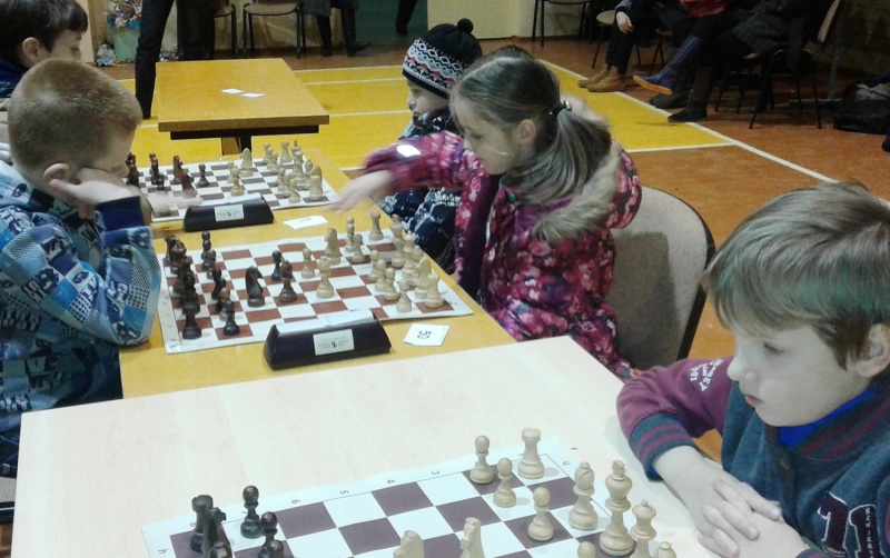 Jaunieji šachmatininkai.