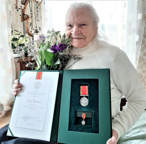 Ordino „Už nuopelnus Lietuvai“ medaliu apdovanota ukmergiškė Elena Bačiulienė.   Asmeninio archyvo nuotr.