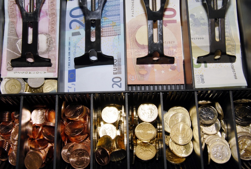 Socialinių paslaugų srities darbuotojų atlyginimai vidutiniškai galėtų didėti apie 70 eurų