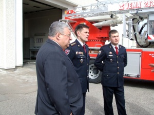 Susirinkime viešėjo Vilniaus apskrities priešgaisrinės gelbėjimo valdybos vadovas Rimantas Steponavičius (viduryje). Autorės nuotr.