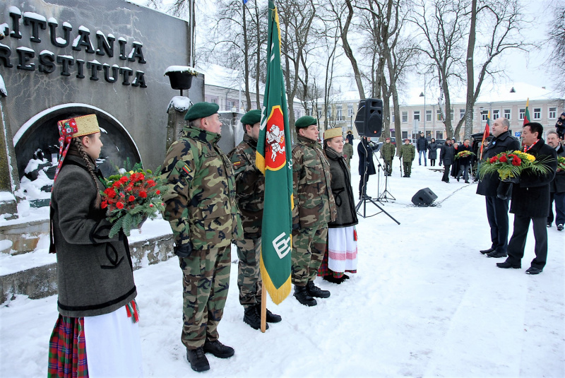 Iškilmingas minėjimas miesto centre prie „Lituania Restituta“ paminklo. Gedimino Nemunaičio nuotr.