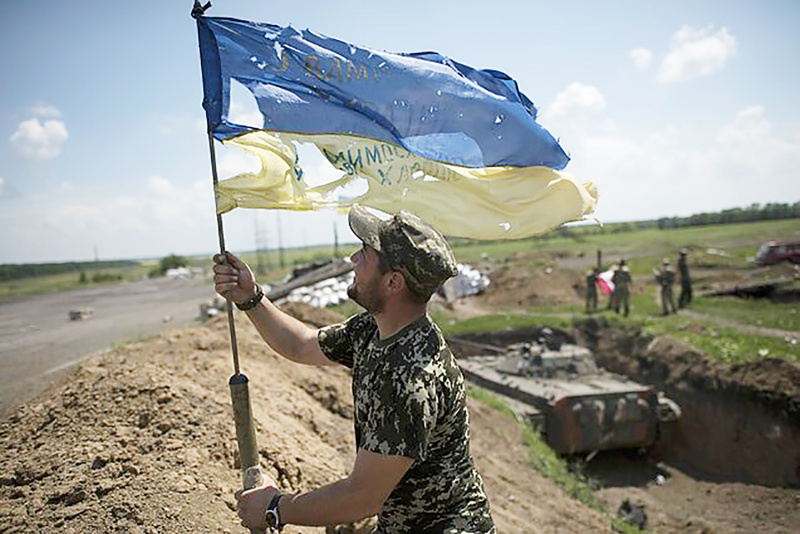 Ukrainiečiai gina nuo priešo savo miestus.