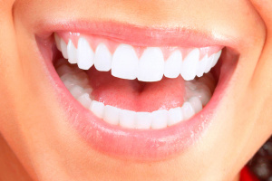 Dantų implantai: kuo jie naudingi ir kaip prižiūrėti