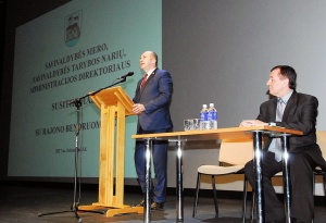 Ataskaitas pristatė meras R. Janickas ir administracijos direktorius S. Jackūnas. Gedimino Nemunaičio nuotr.