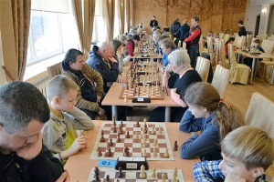 „Vil­k-mer­gės“ res­to­ra­ne su­si­rin­ko įvai­raus am­žiaus šach­ma­tų mė­gė­jai