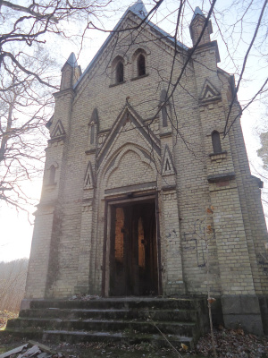 Ukmergės rajone parduodama Poklevskių-Kozelų šeimos koplyčia-mauzoliejus.