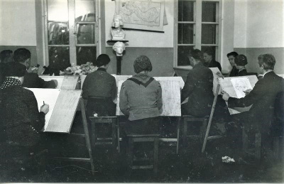 NUOTRAUKOS Ukmergės kraštotyros muziejaus 1.	Meno kursai Ukmergėje, 1936 m., UkKM F 2680