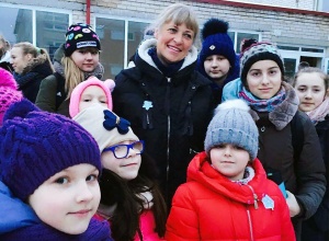 Mokytoja Birutė Tiškevičienė su mokiniais.
