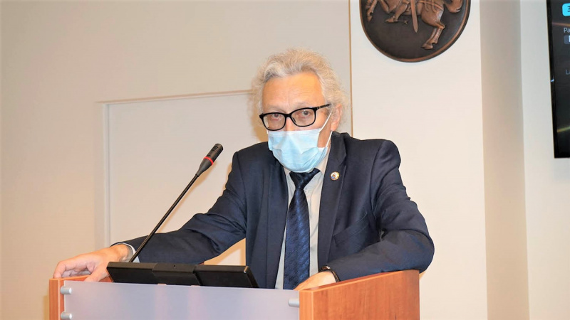Išvadas pateikė savivaldybės tarybos Antikorupcijos komisijos pirmininkas Arvydas Pėšina.  Daivos Zimblienės nuotr.
