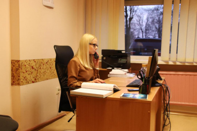 UAB Ukmergės butų ūkio skambučių centro darbuotoja Ieva Paškevičiūtė kasdien sulaukia po keliasdešimt telefono skambučių iš įmonės klientų dėl problemų, užsakymų, gedimų.