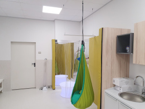 Dienos stacionaro paslaugoms naujai įrengtos ir specialiai pritaikytos patalpos Ukmergės ligoninės antrame aukšte.