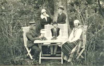 Nuotraukos Ukmergės kraštotyros muziejaus.  Marija Pečkauskaitė - Šatrijos Ragana, apie 1922 m., UkKM F 3356