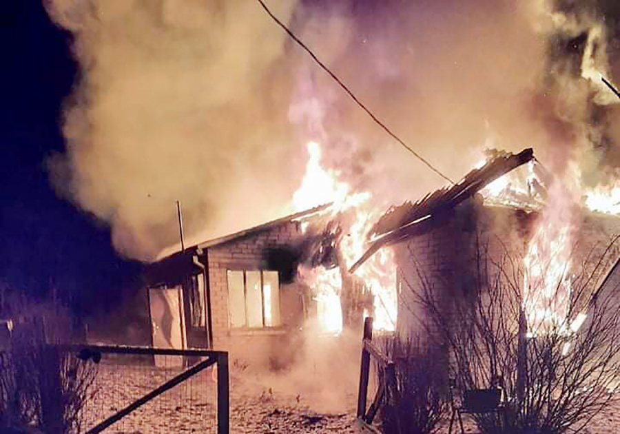 Namas Paąžuolių kaime sudegė visiškai.  Ukmergės PGT nuotr.