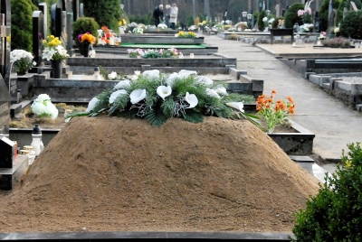 Dėl negilios duobės laidotuvės Ukmergėje dar nebuvo atšauktos. Bet taip gali nutikti. Gedimino Nemunaičio nuotr.