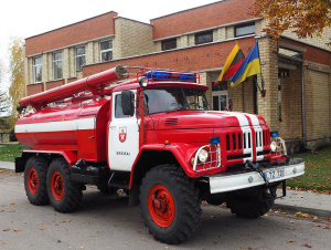 Ukrainiečiams perduotas gaisrinis automobilis ir generatoriai