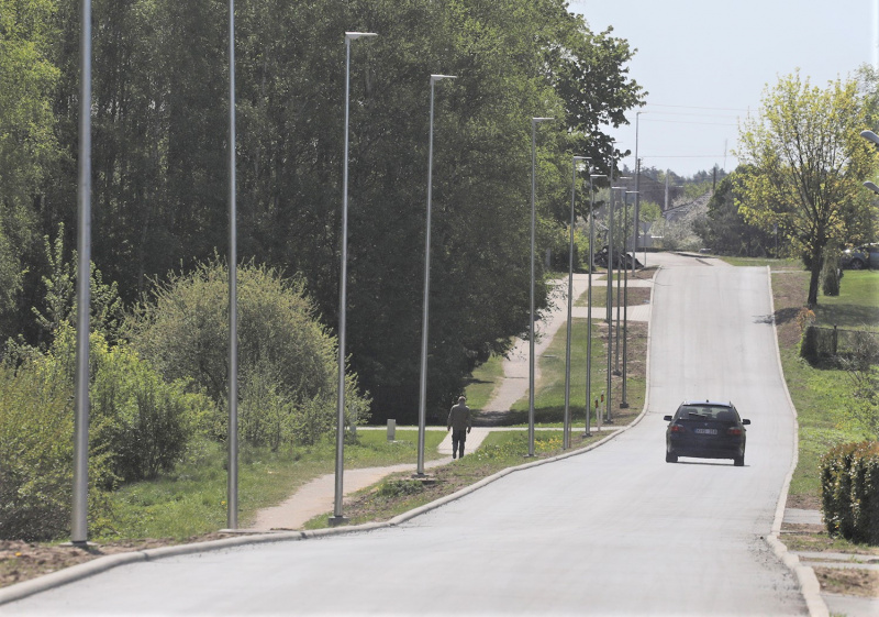 Dainiaus Vyto nuotr. 450-ies metrų ilgio gatvės ruože paklota nauja asfaltbetonio danga.