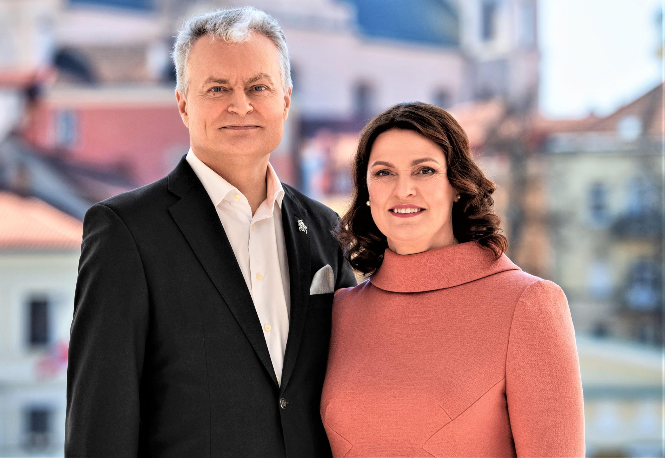 2020-04-12 Lietuvos Respublikos Prezidento Gitano Nausėdos ir ponios Dianos Nausėdienės sveikinimas Lietuvos žmonėms šv. Velykų proga /