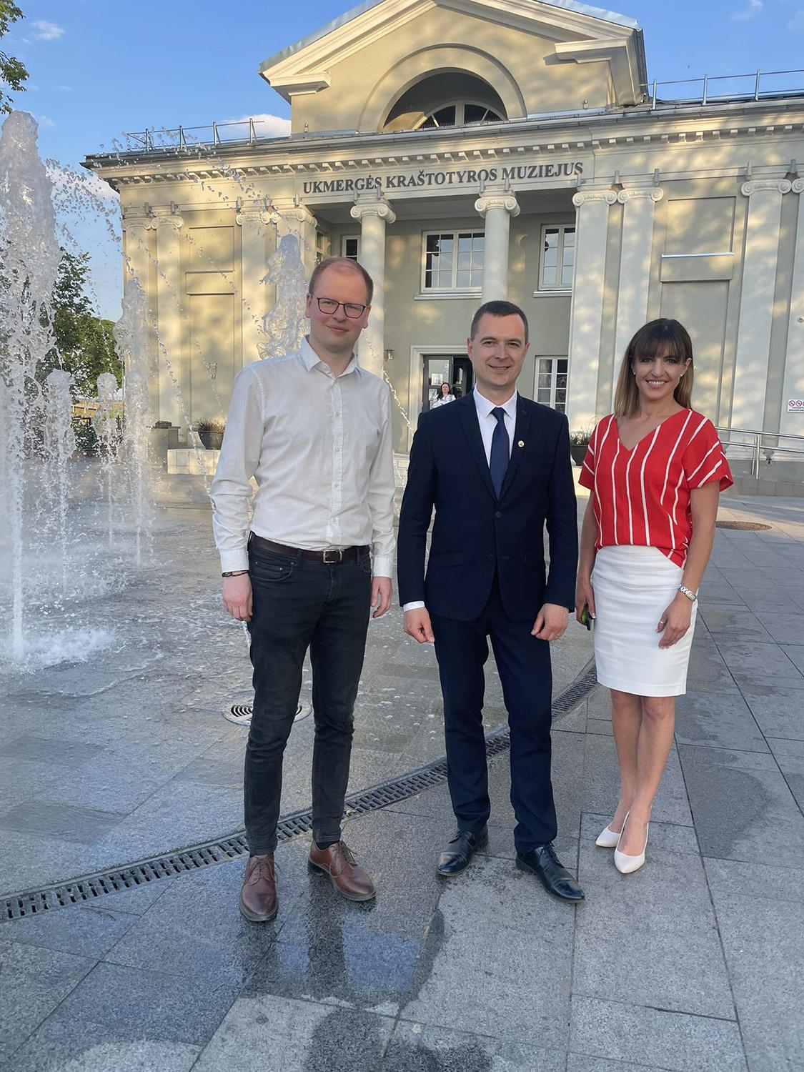 Agnę Balčiūnienę pakeitė Kęstutis Zinkevičius / Naujasis Tėvynės sąjungos-Lietuvos krikščionių demokratų Ukmergės skyriaus vadovas K. Zinkevičius (viduryje)