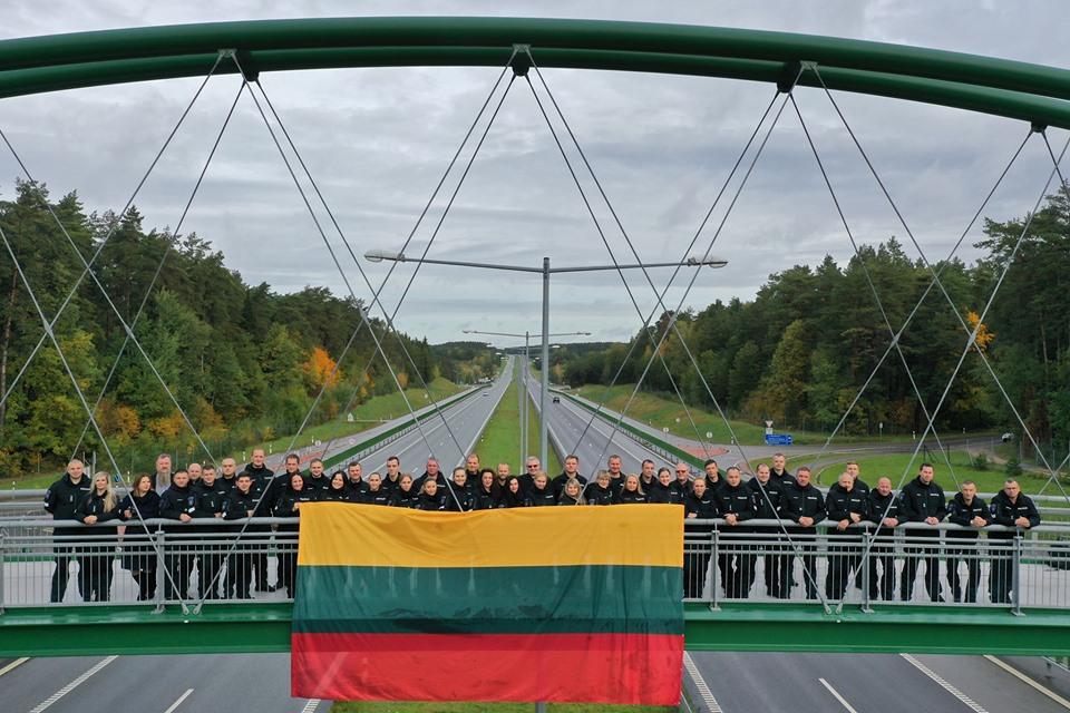 Apdovanojimai įteikti ir pareigūnams