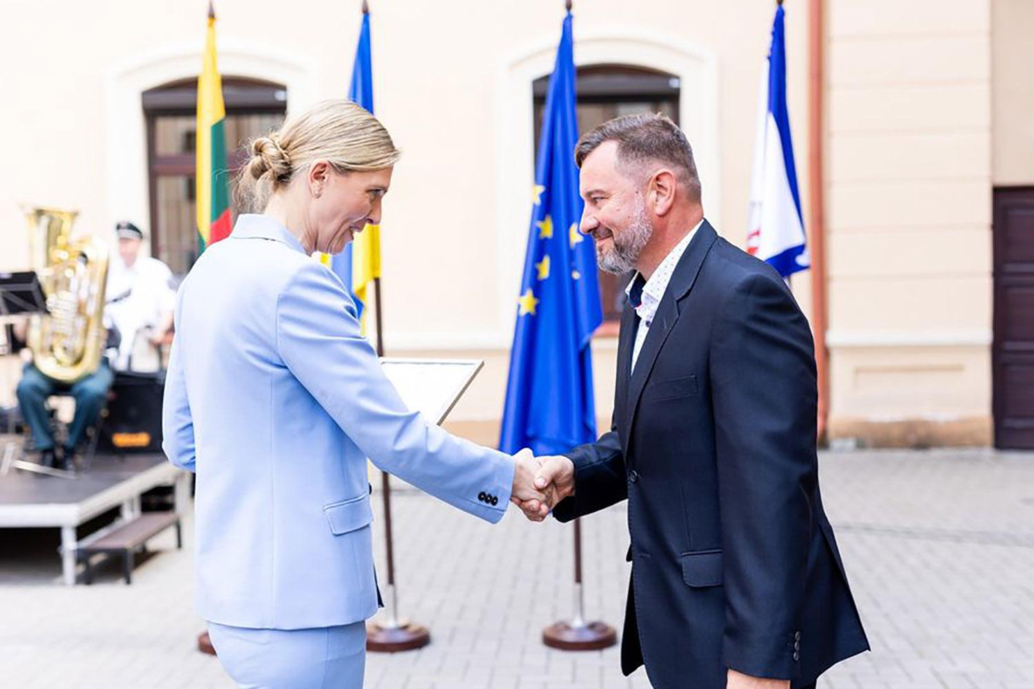 Apdovanotas už nepriekaištingą pareigų atlikimą / Valdą Rabazauską apdovanojo vidaus reikalų ministrė Agnė Bilotaitė.