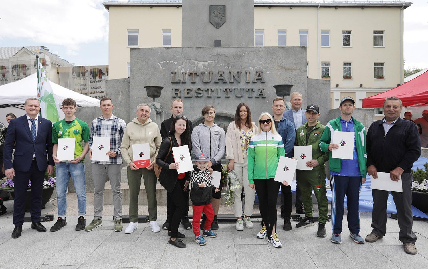 Apdovanoti geriausi sportininkai / Dainiaus Vyto nuotr. Apdovanoti geriausi sporto klubų sportininkai.