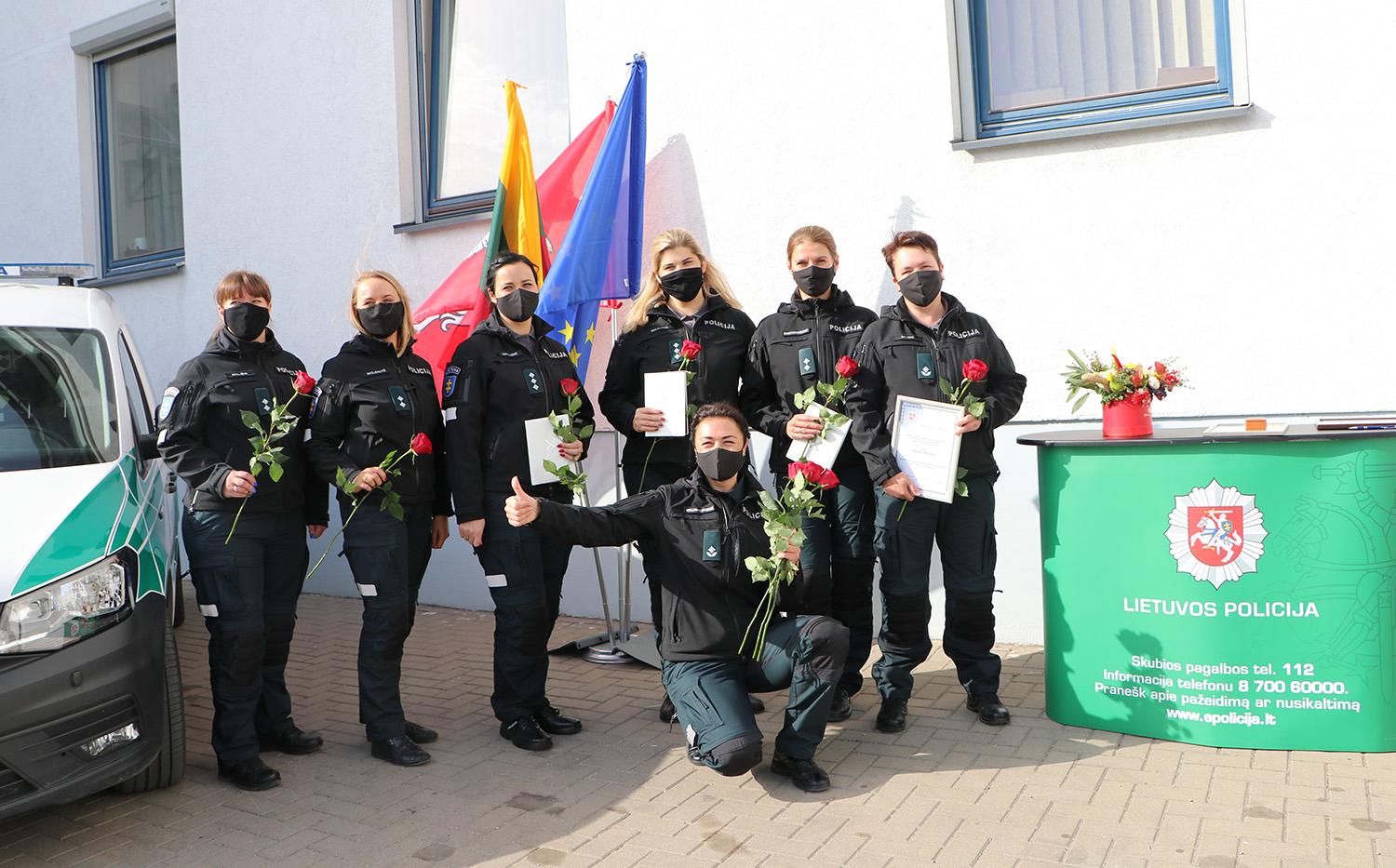 Apdovanoti policijos pareigūnai /