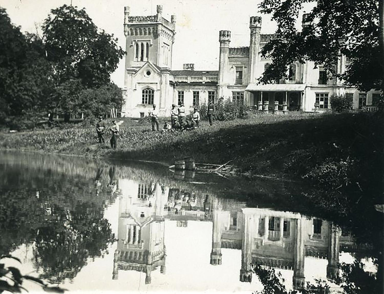 Apie archeologinius radinius ir ateities vizijas / Vaitkuškio dvaras įamžintas S. K. Kosakovskio nuotraukose.