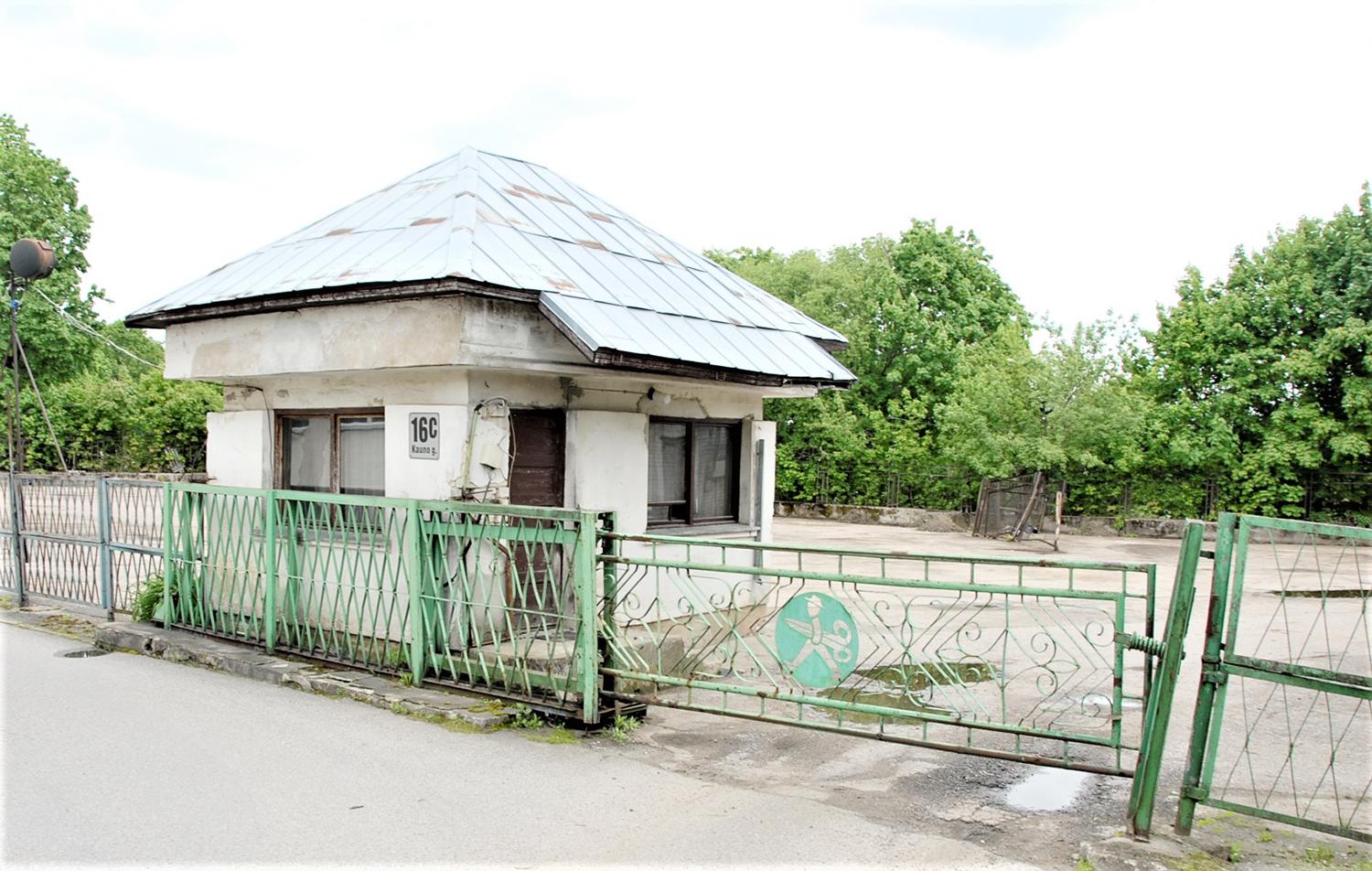 Apleista aikštelė legalizuota ir bus skirta viešam naudojimui / Automobilių stovėjimui – nauja aikštelė.  Gedimino Nemunaičio nuotr.