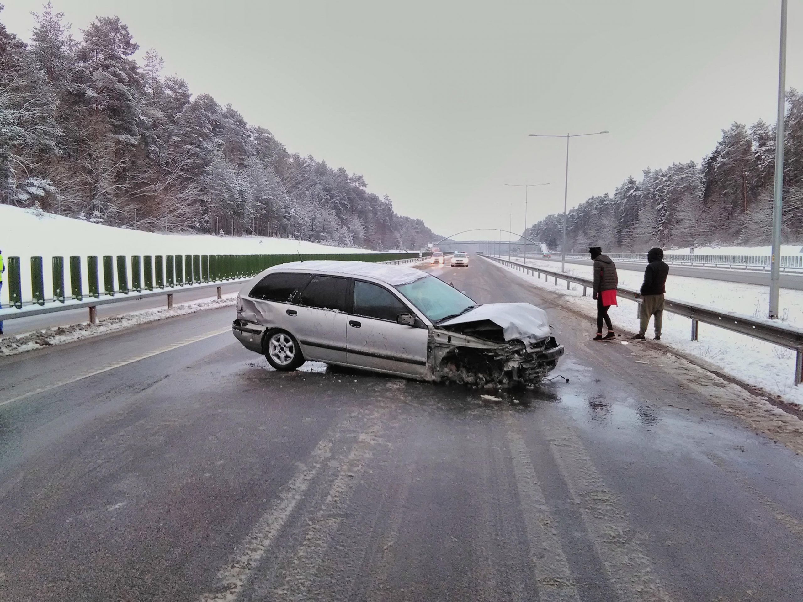 Apsvaigęs vaikinas nesuvaldė mašinos /