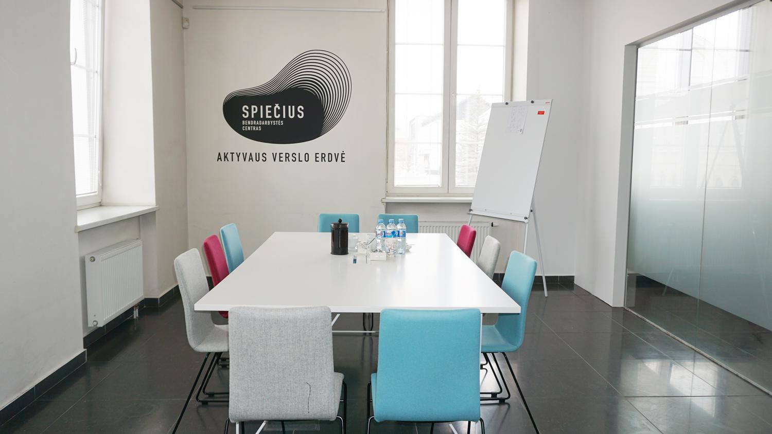 Apžiūrėjo naujakurį – bendradarbystės centrą „Spiečius“ / Ukmergiškiai domisi „Spiečiaus“ paslaugomis.