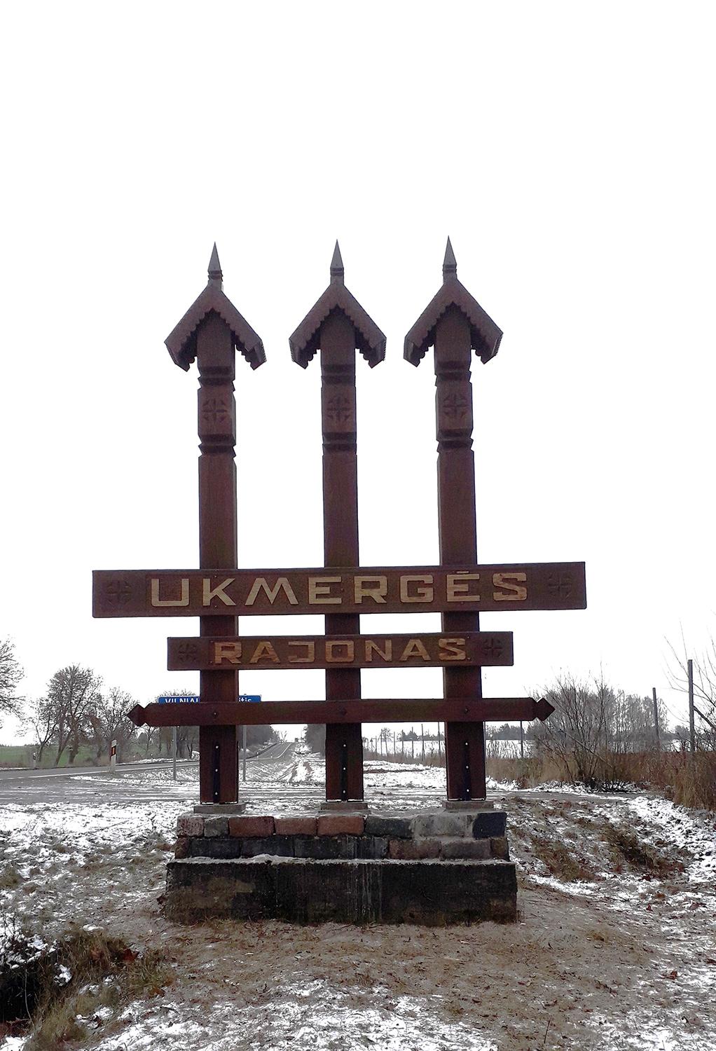 Atnaujintas pirmasis ąžuolinis rajono riboženklis / Atnaujintas riboženklis.