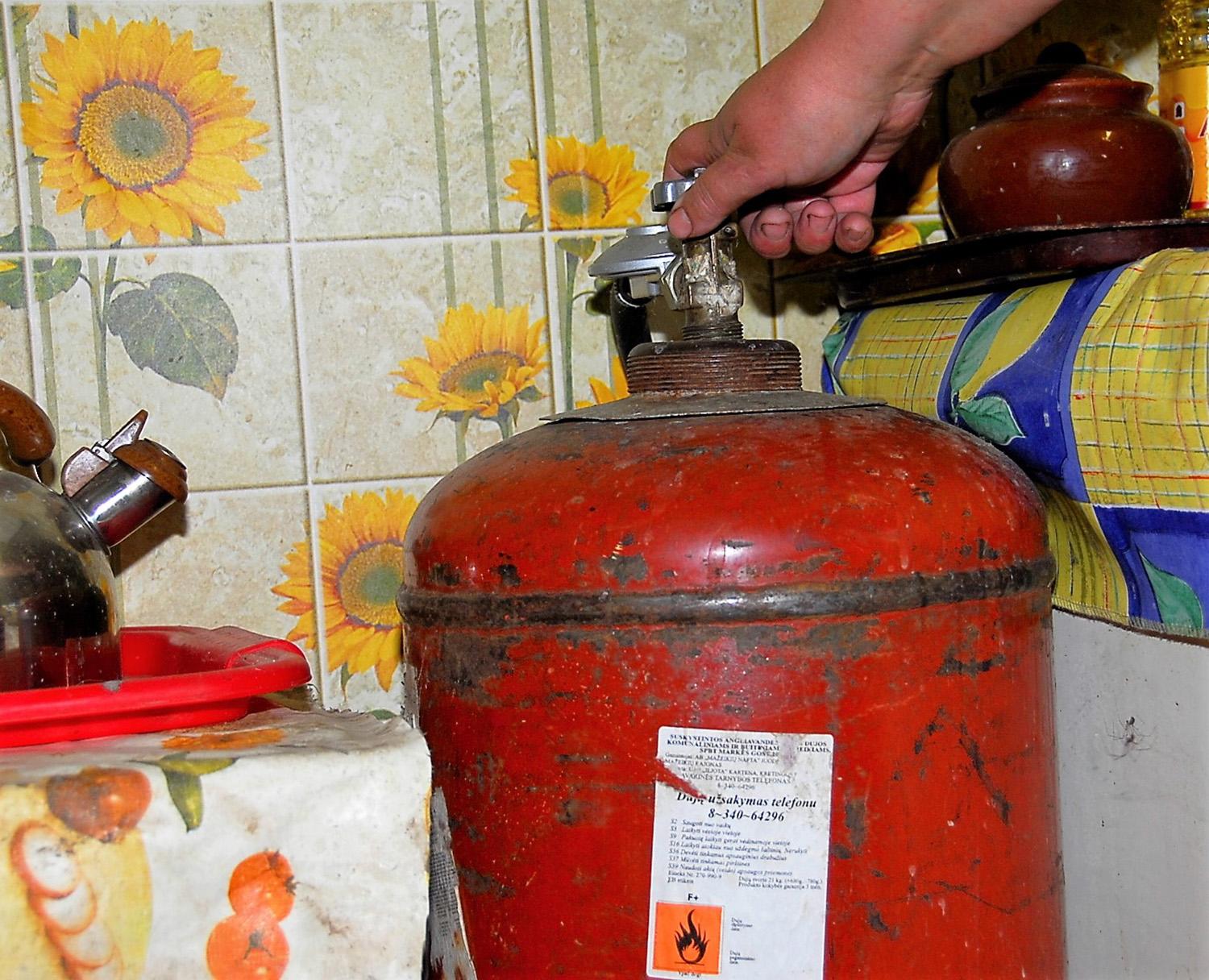 Balionų keitimui numatyti vos trys namai / Dujų balionų daugiabučiuose nebebus.