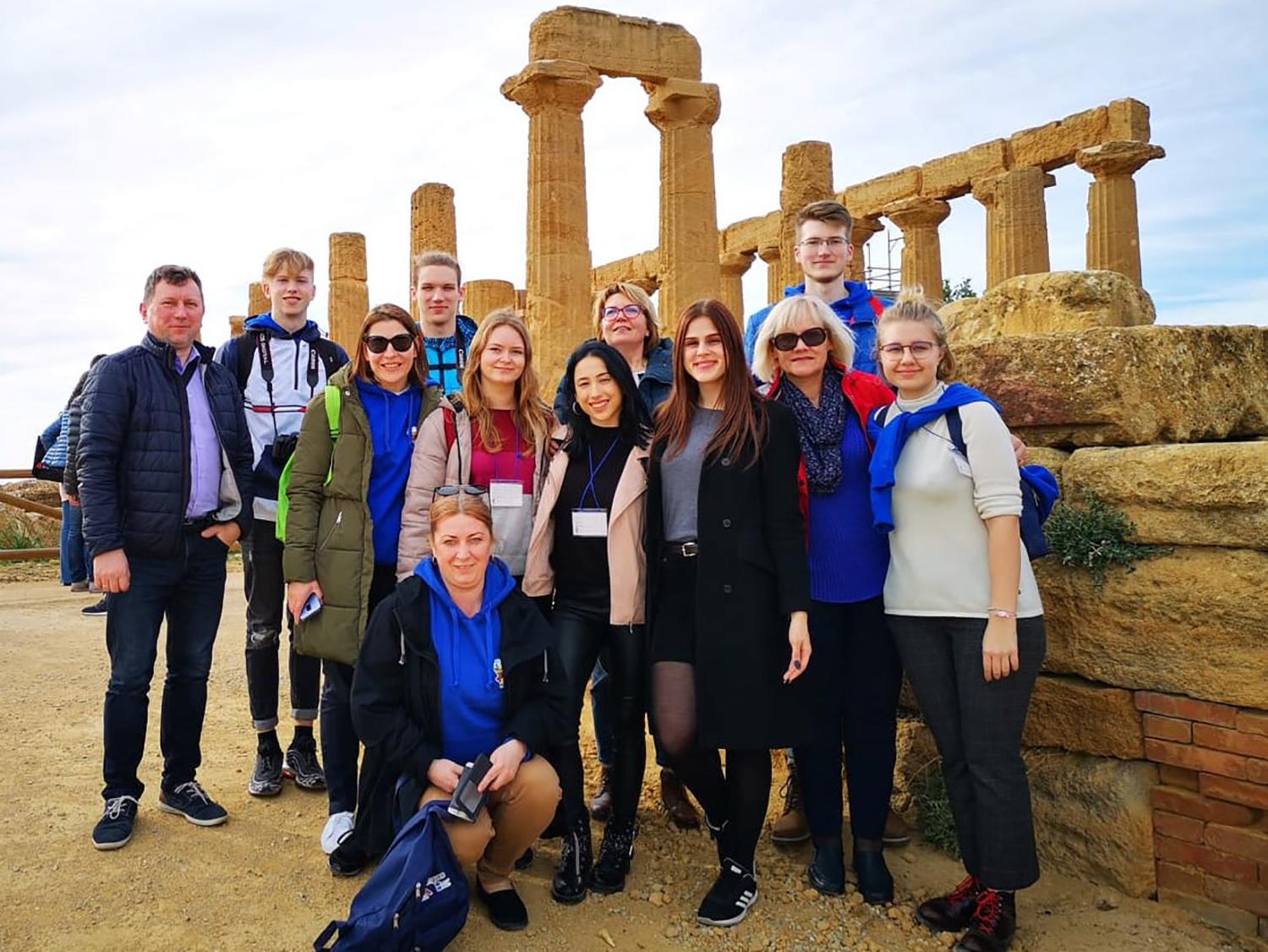 Bendradarbiaudami mokomės prancūzų kalbos / Ukmergės Antano Smetonos gimnazijos mainų programos dalyviai.