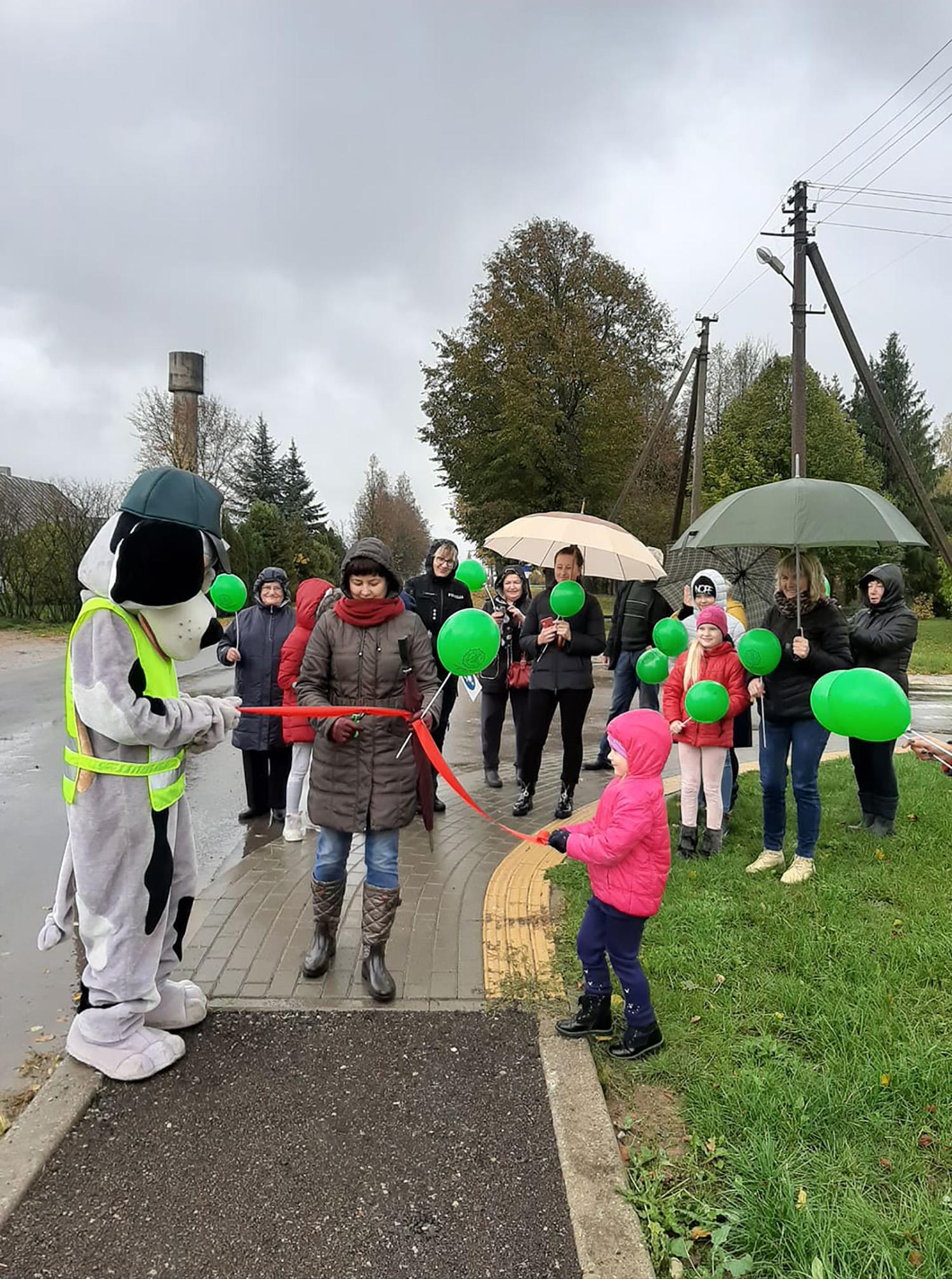 Bendruomenė atkūrė pėsčiųjų taką / Takas atidarytas.